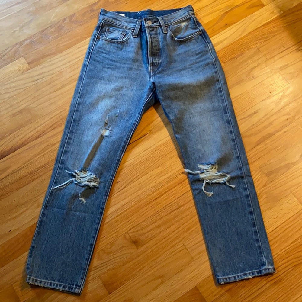 Levi’s Button Fly 501 Jeans in Waterless Size 24